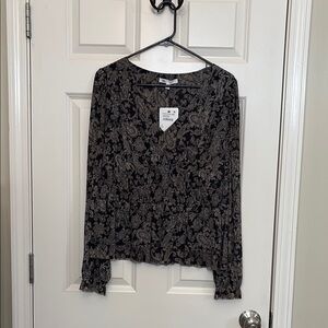DR2 Black with Cream paisley Blouse with V-Neckline